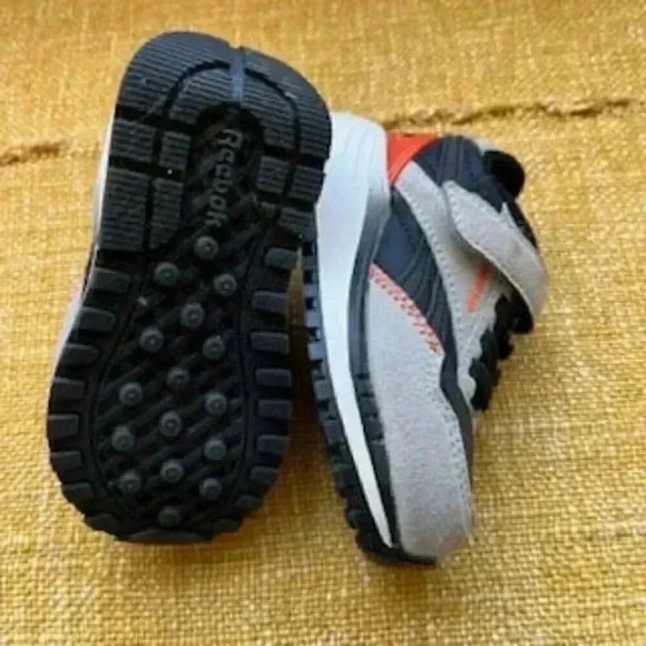 Reebok Slip On Velcro Strap Vegan Suede Sneakers Toddler Boys shoes Sz 5 - Picture 8 of 8